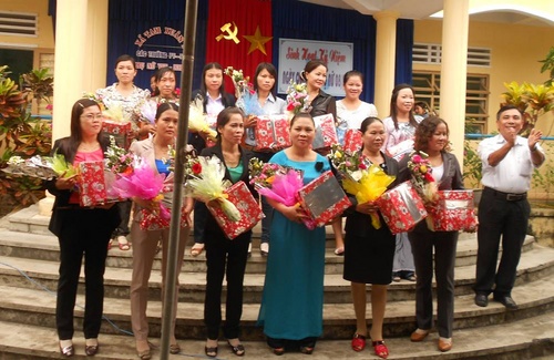 Các trường học ở xã Tam Xuân I tổ chức sinh hoạt Ngày Quốc tế Phụ nữ
