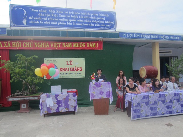 Trường Tiểu học Hùng Vương tổ chức Lễ Khai Giảng năm học 2013-2014